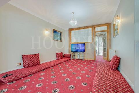 undefined, Dollis Hill Lane, London, NW2