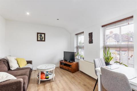 2 bedroom flat for sale, Cannon Hill Lane, Raynes Park SW20