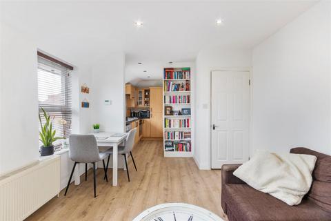 2 bedroom flat for sale, Cannon Hill Lane, Raynes Park SW20