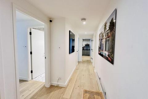 2 bedroom apartment for sale, Admiral Walk, London W9