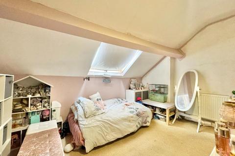 10 Dove Hill, Royston, Barnsley, S71 4BX