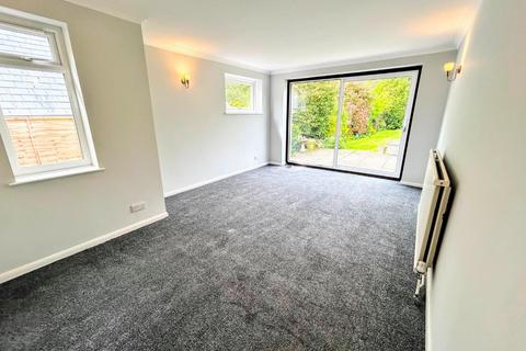 2 bedroom detached bungalow to rent, Rushmere Road, Rushmere, Northampton NN1