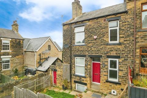 3 bedroom end of terrace house for sale, Hillside Mount, Stanningley, Pudsey