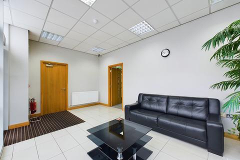 Property to rent, Gibfield Park Avenue, ATHERTON M46