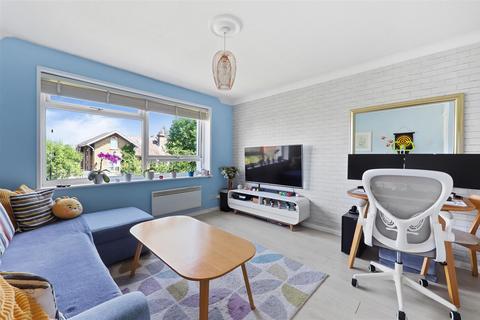 1 bedroom flat for sale, Holmesdale Road, London