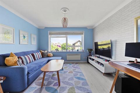 1 bedroom flat for sale, Holmesdale Road, London