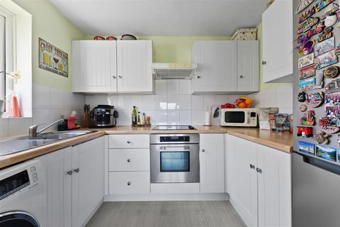 1 bedroom flat for sale, Holmesdale Road, London