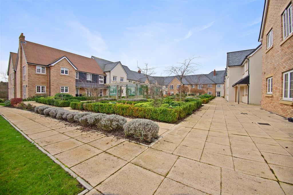 Roslyn Court- courtyard.jpg