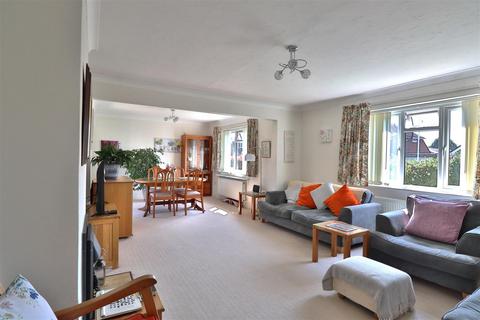 1 Stopham Close, Worthing, BN14 7QE