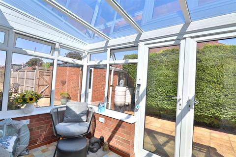 1 Stopham Close, Worthing, BN14 7QE