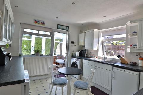 1 Stopham Close, Worthing, BN14 7QE