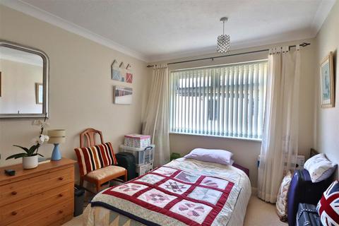 1 Stopham Close, Worthing, BN14 7QE