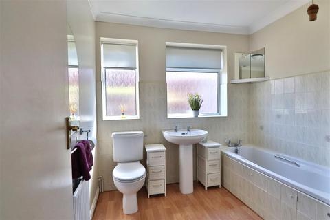 1 Stopham Close, Worthing, BN14 7QE