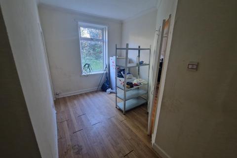 83 Dens Road, Dundee, DD3 7HW
