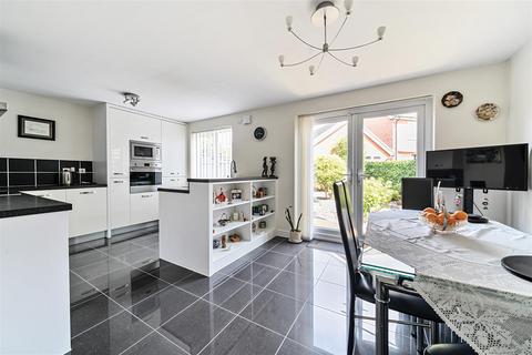 14 Comet Crescent, Calne, SN11 8FT