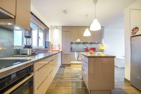 3 bedroom flat for sale, 122 Notting Hill Gate, London, W11 3QS