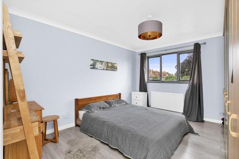 2a Read Road, Ashtead, KT21 2HS