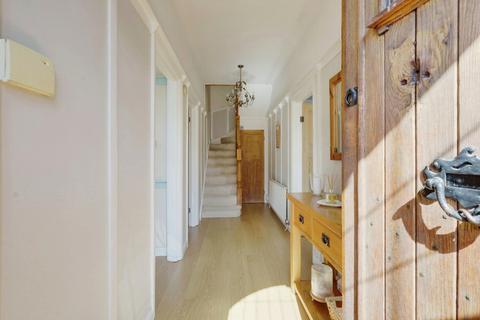 116 Blenheim Crescent, Leigh-on-sea, SS9 3DX