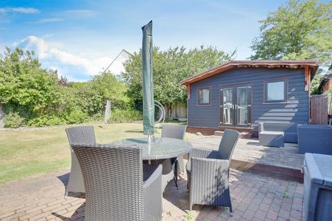 116 Blenheim Crescent, Leigh-on-sea, SS9 3DX