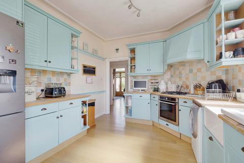 116 Blenheim Crescent, Leigh-on-sea, SS9 3DX