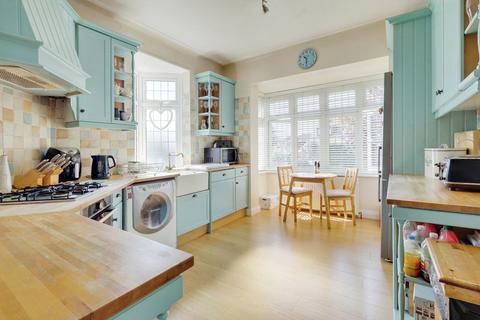 116 Blenheim Crescent, Leigh-on-sea, SS9 3DX