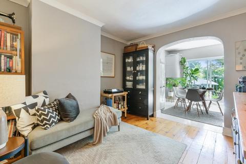 London Road, Brentford, TW7