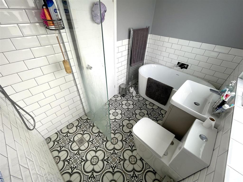 Bath/shower room