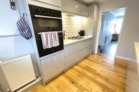 25 Abbey Road, Bingham, Nottingham, NG13 8EE