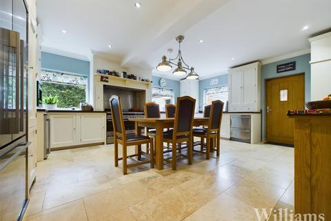 5 bedroom detached house for sale, Oxford Road, Aylesbury HP17