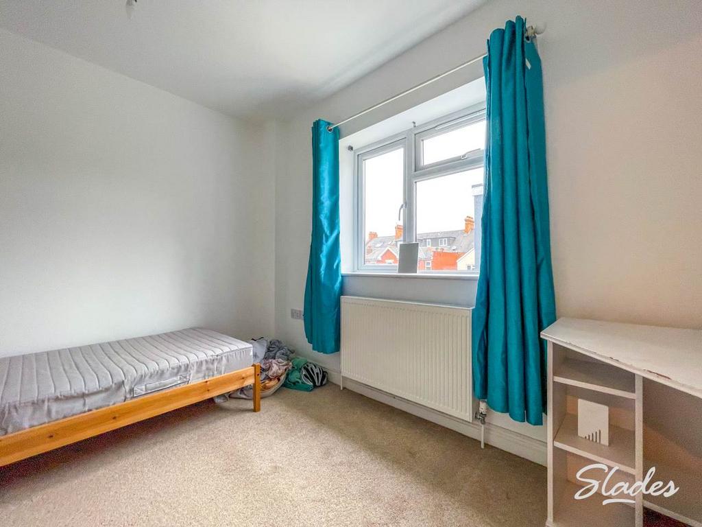 1 wick third bedroom
