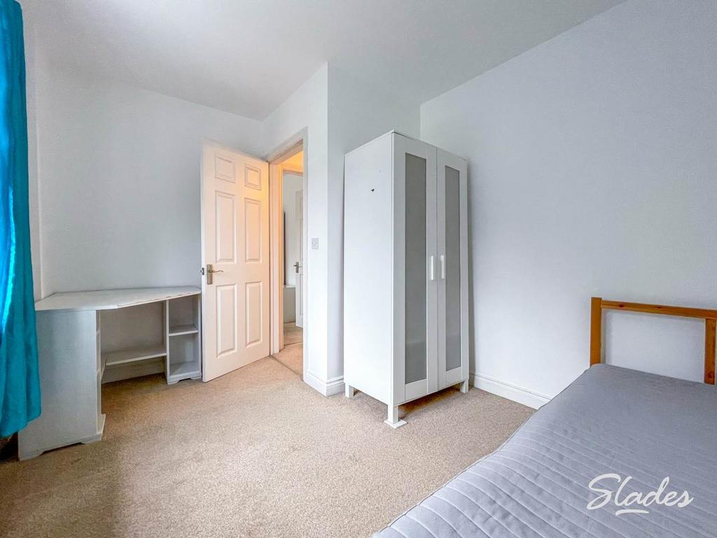 1 wick third bedroom