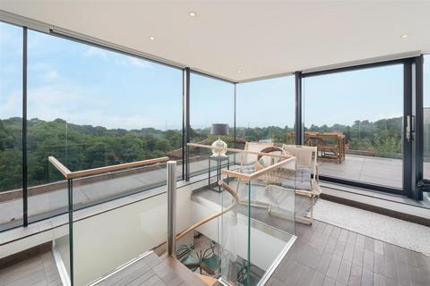 3 bedroom flat for sale, Firecrest Drive, Hampstead, NW3