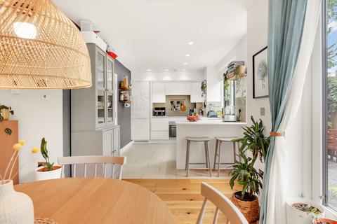 Flat 3, 10 Andre Street, London, E8 2AA