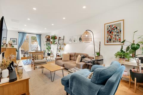 Flat 3, 10 Andre Street, London, E8 2AA