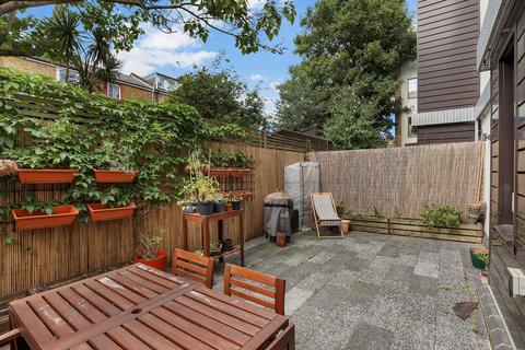 Flat 3, 10 Andre Street, London, E8 2AA