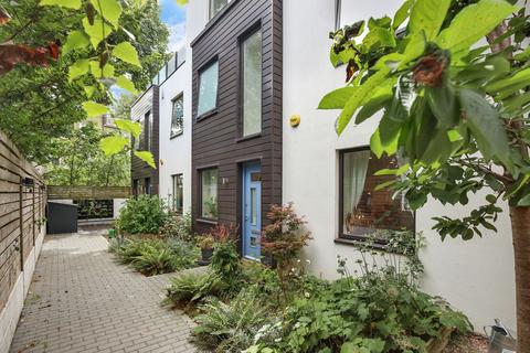 Flat 3, 10 Andre Street, London, E8 2AA