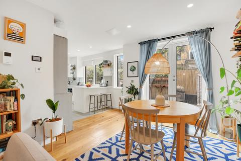 Flat 3, 10 Andre Street, London, E8 2AA