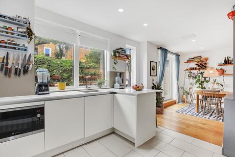 Flat 3, 10 Andre Street, London, E8 2AA