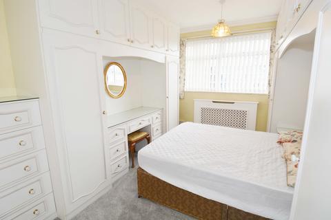 2 bedroom flat for sale, Churchill Gardens, London SW1V