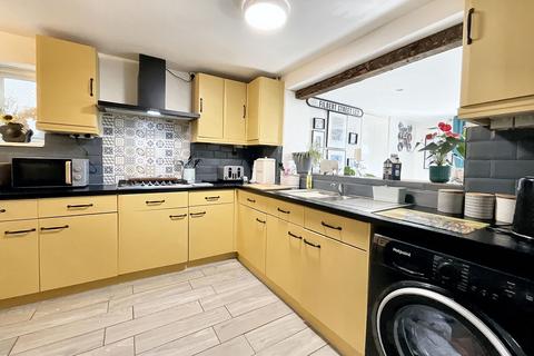 3 bedroom semi-detached house for sale, West Avenue, Wigston LE18