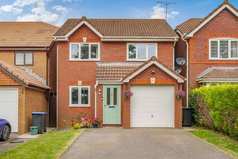 3 bedroom detached house for sale, Alexandra Gardens, Woking GU21