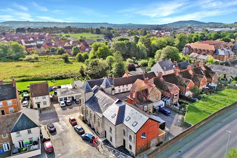 2 bedroom triplex for sale, Queen Street, Gillingham, Dorset. SP8 4DZ