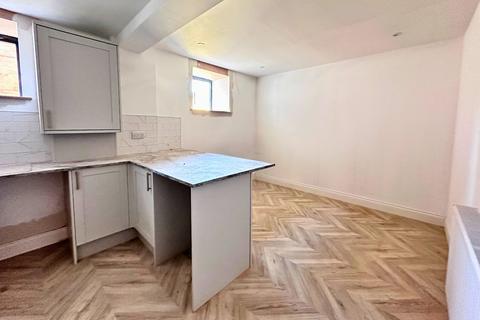 2 bedroom triplex for sale, Queen Street, Gillingham, Dorset. SP8 4DZ