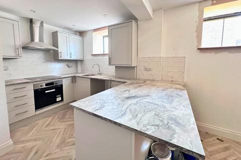 2 bedroom triplex for sale, Queen Street, Gillingham, Dorset. SP8 4DZ