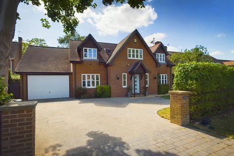 Model Row, Buckland