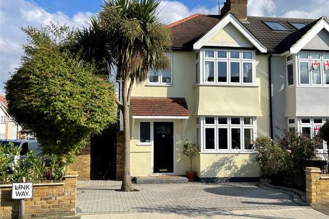 1 Link Way, Hornchurch, RM11 3RN