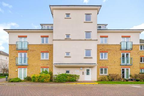 2 bedroom flat for sale, Fairwater Drive, Shepperton, TW17