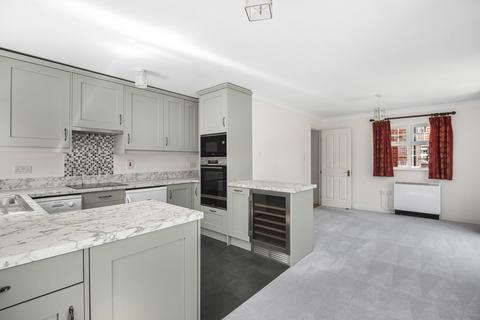 11 Eothen Close, Caterham, CR3 6JU