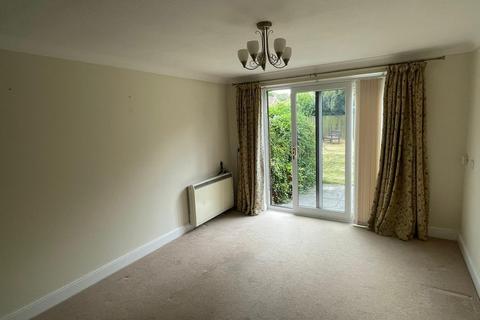 1 bedroom ground floor flat for sale, The Lawns, Uplands Road