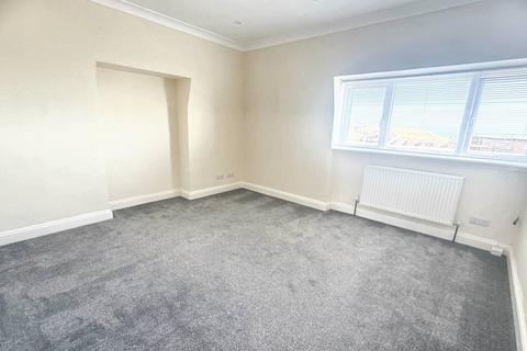 2 bedroom flat to rent, Longridge Avenue, Saltdean, BN2 8LG